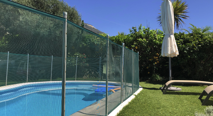 Fences around pools